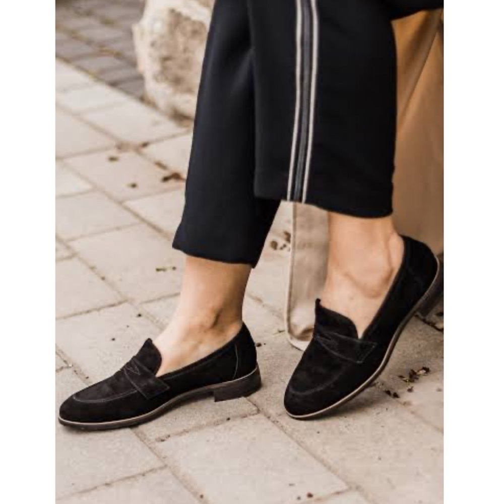 Clarks Women’s Trish Rose black suede loafers Comfort shoes Preppy Size 8.5